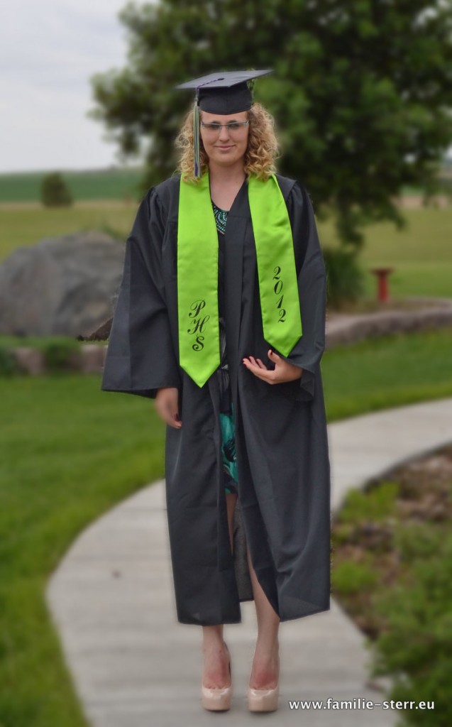 Katharina in der Graduation Gown