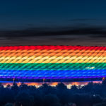 Allianz Arena am Christopher Street Day in Regenbogenfarben / aufgenommen vom Fröttmaninger Berg