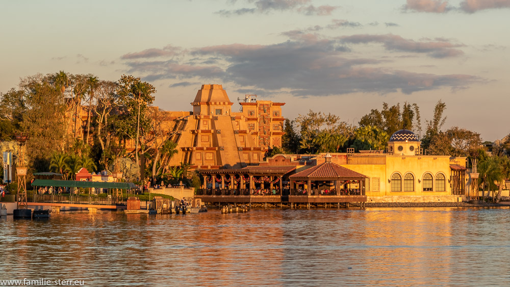 Sonnenuntergang im EPCOT - Center beim mexikanischen Pavillon