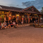 Crockett's Tavern / Wilderness Lodge - Disney World, Florida am Abend