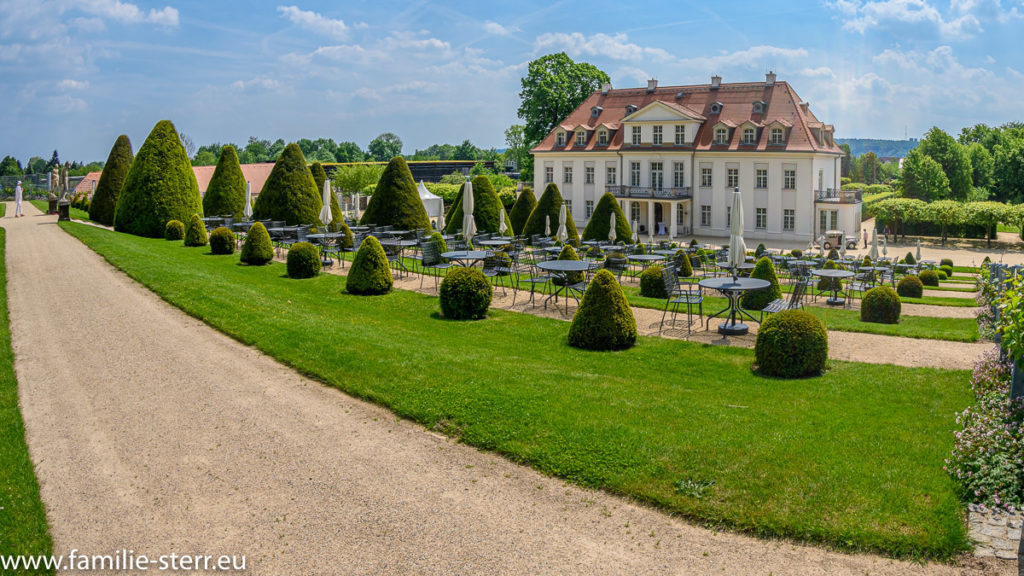 Schloss Wackerbarth / Radebeul - Blick vom Belvedere zum Schloss