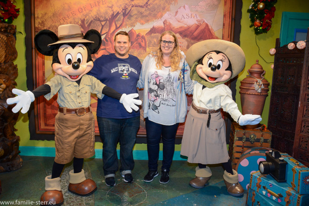 Katharina und Daniel mit Mickey und Minnie