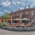 Hackescher Markt Berlin in schönem weiß-blauem Himmel