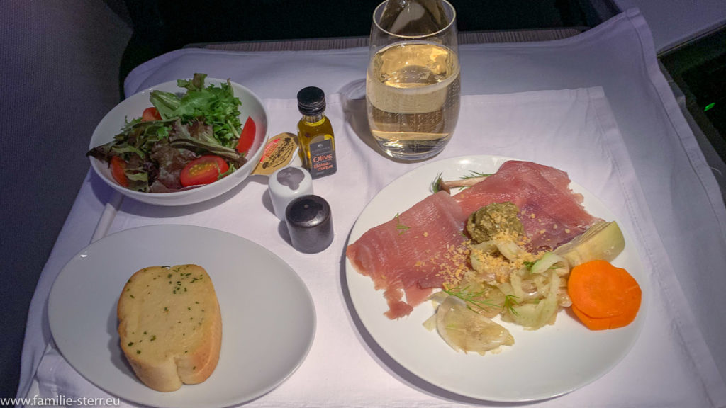 Thunfisch - Vorspeise im Flugzeug auf dem Flug von Toronto nach München
