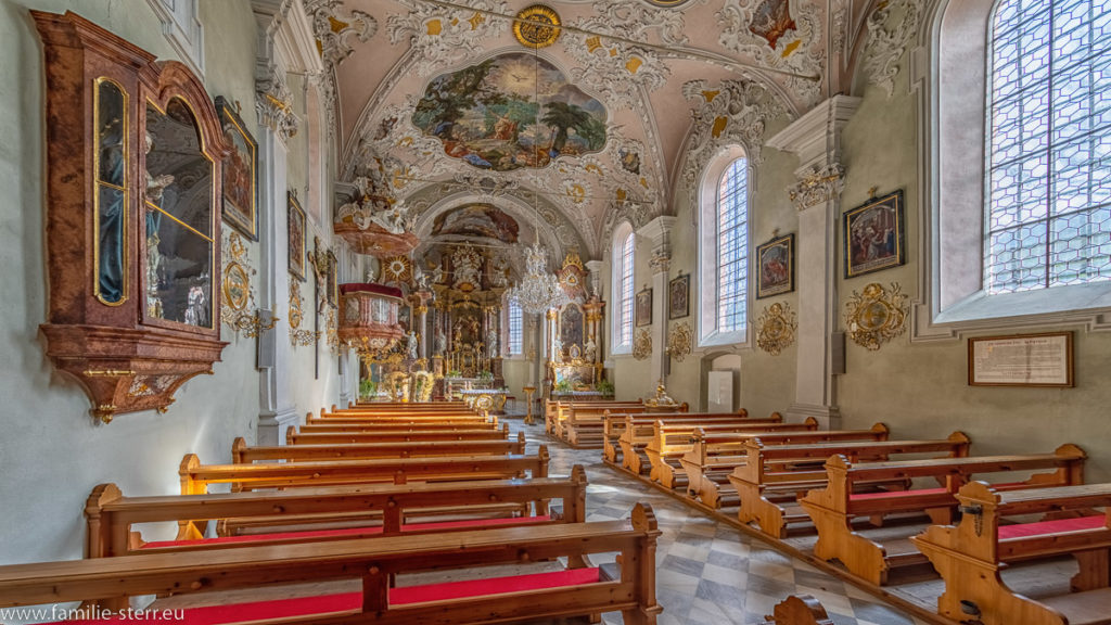 Kirchenschiff der kleinen Kirche in Ampass / Tirol