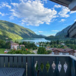 Ausblick über den Molvenosee von der Romantiksuite der Hotels Belvedere aus