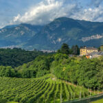 Ausblick aus dem Balkon im Garden Room im Hotel Villa Madruzzo über Trient und das Etschtal