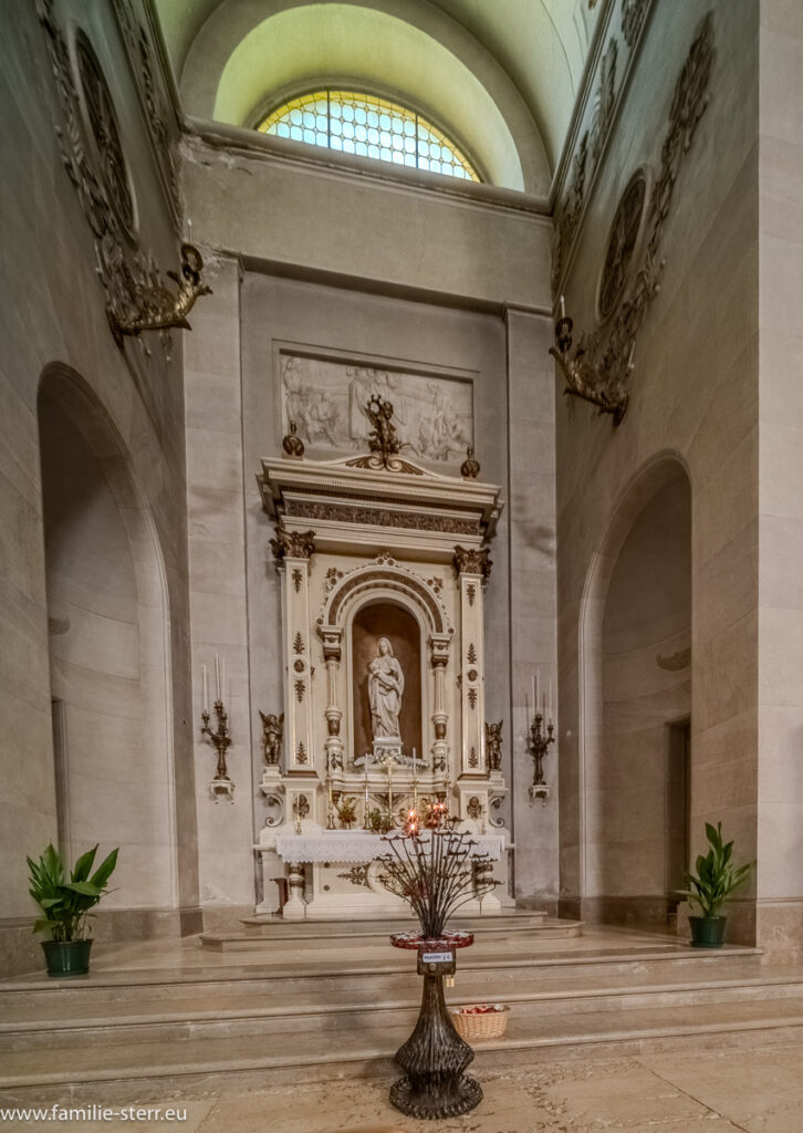 der Marienaltar in der Kirche San Lucano in Auronzo di Cadore