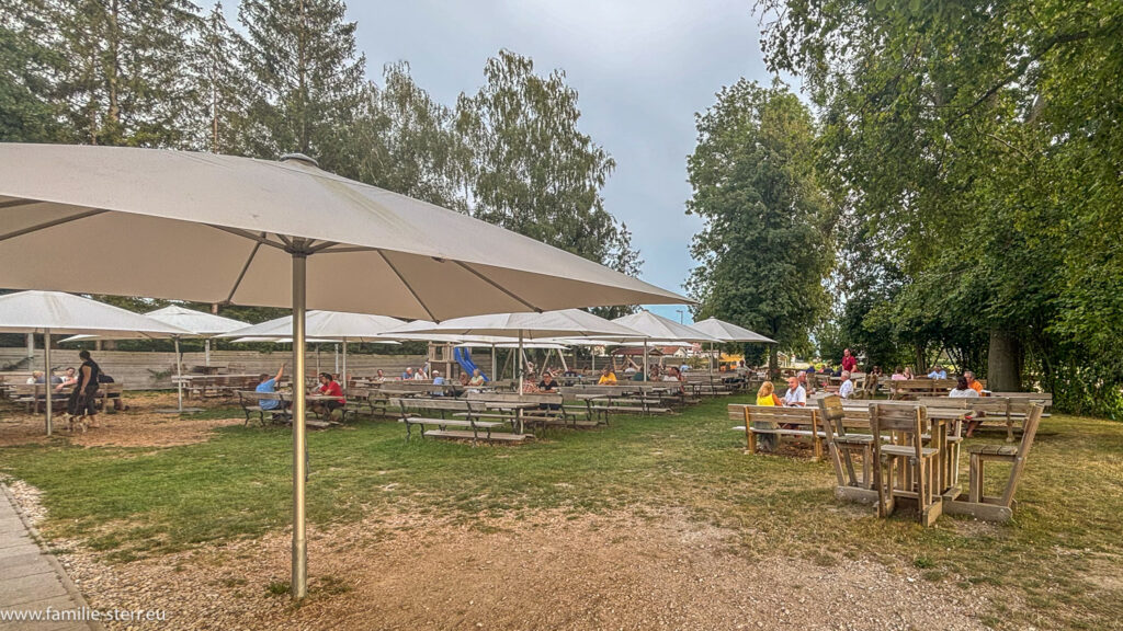 Biergarten in Wang bei Moosburg an der Isar an einem schönen warmen Sommerabend