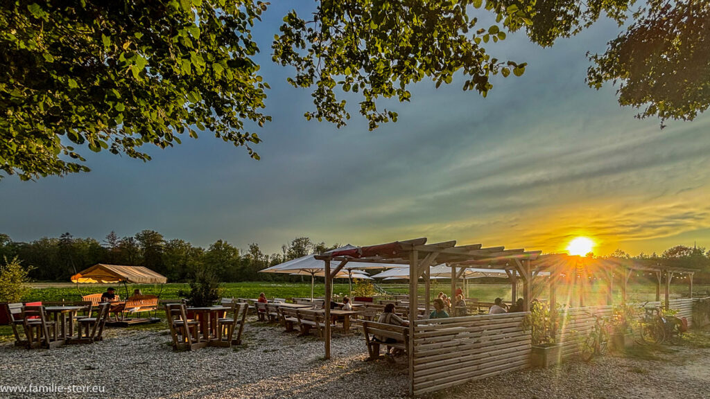 mitten in der weiten Natur an der Isar - der Kämper Biergarten in Wang in der Nähe von Moosburg