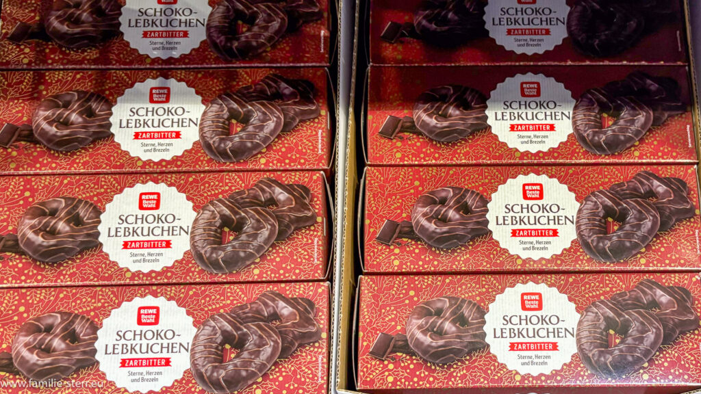 Lebkuchenpackungen im Supermarkt bei sommerlicher Hitze über 30°C