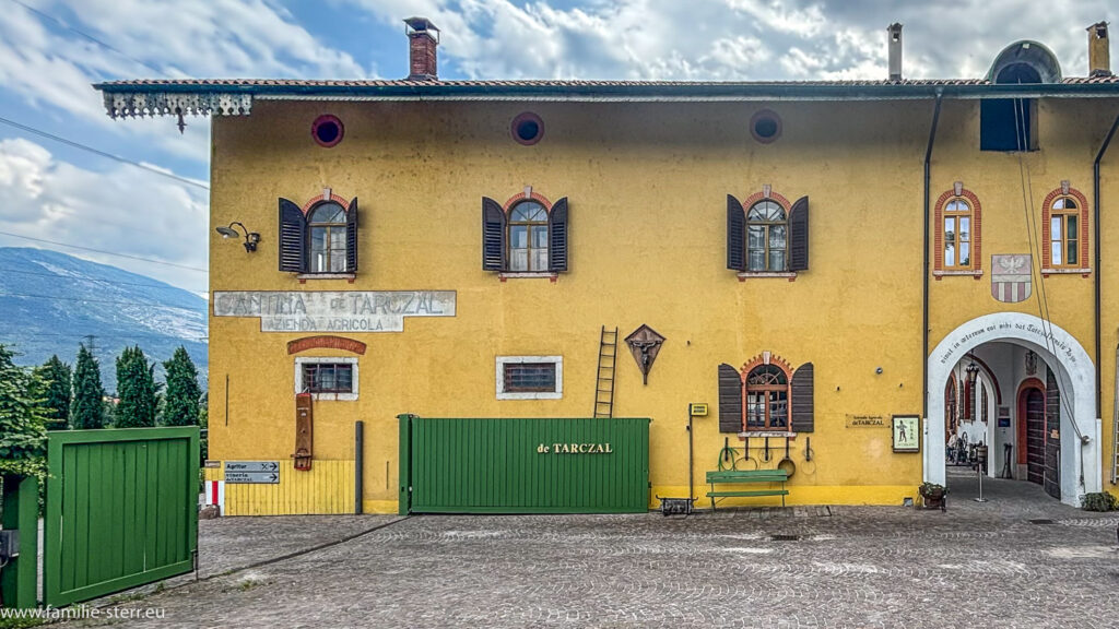 Einfahrt zur Winzerei "der Tarczal" im Trient