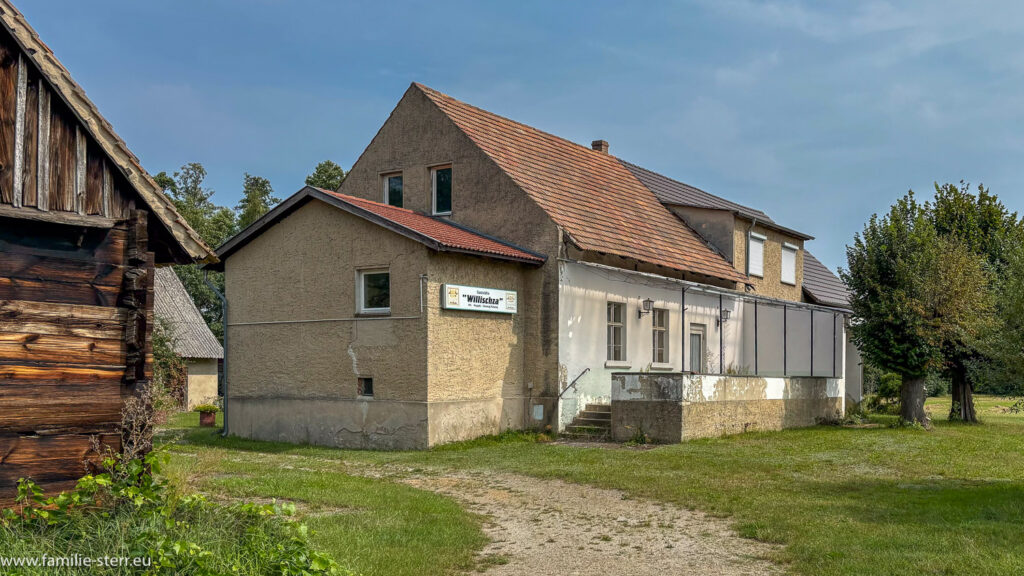 ehemaliger Gasthof am Ufer des Badesees Burg