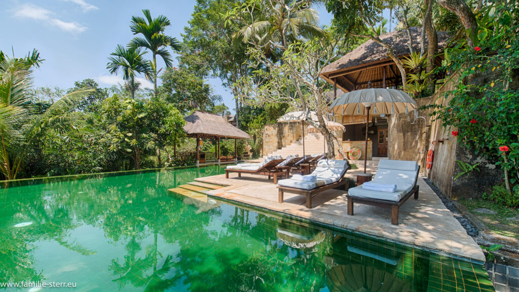 ein Pool am Hotel Komaneka at Tanggayuda