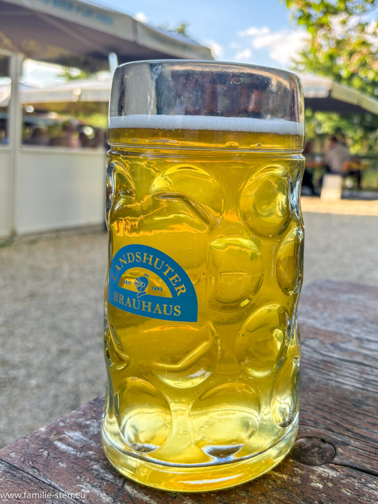 eine frische Radlermaß im Biergarten Ellermühle bei Landshut